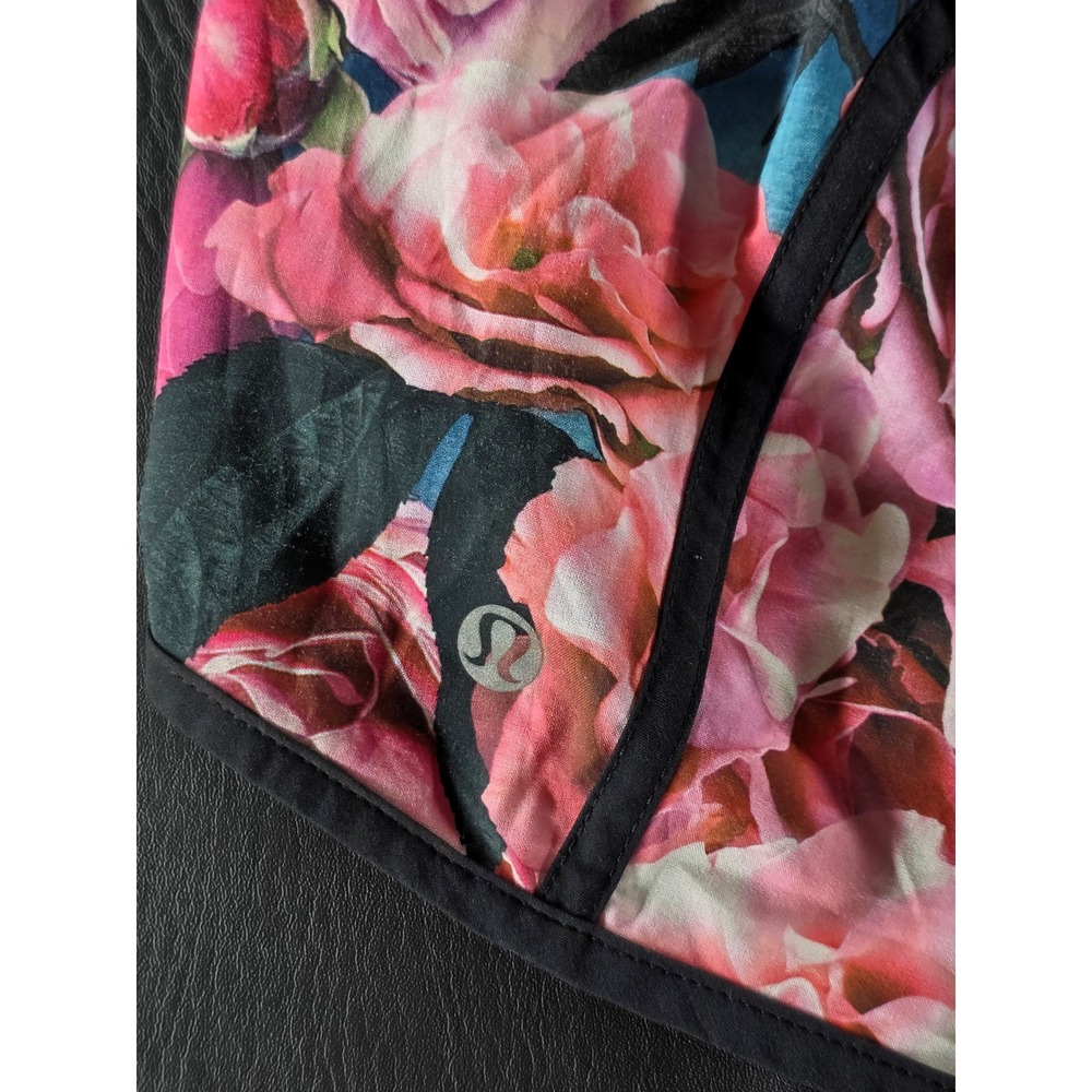 Lululemon Tracker Short V Secret Garden Floral Pink Black 4 Inch Inseam Size 6 - Picture 3 of 5